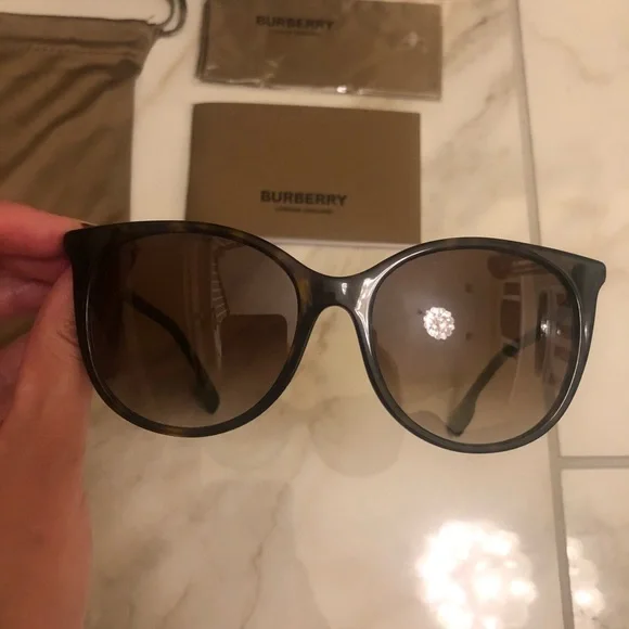 🔥NEW BURBERRY BEST SELLER SUNGLASSES 🔥